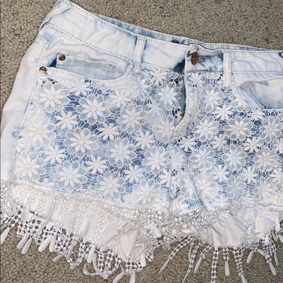 🐠2 for $16 Lace Flower Jean shorts - Picture 1 of 6
